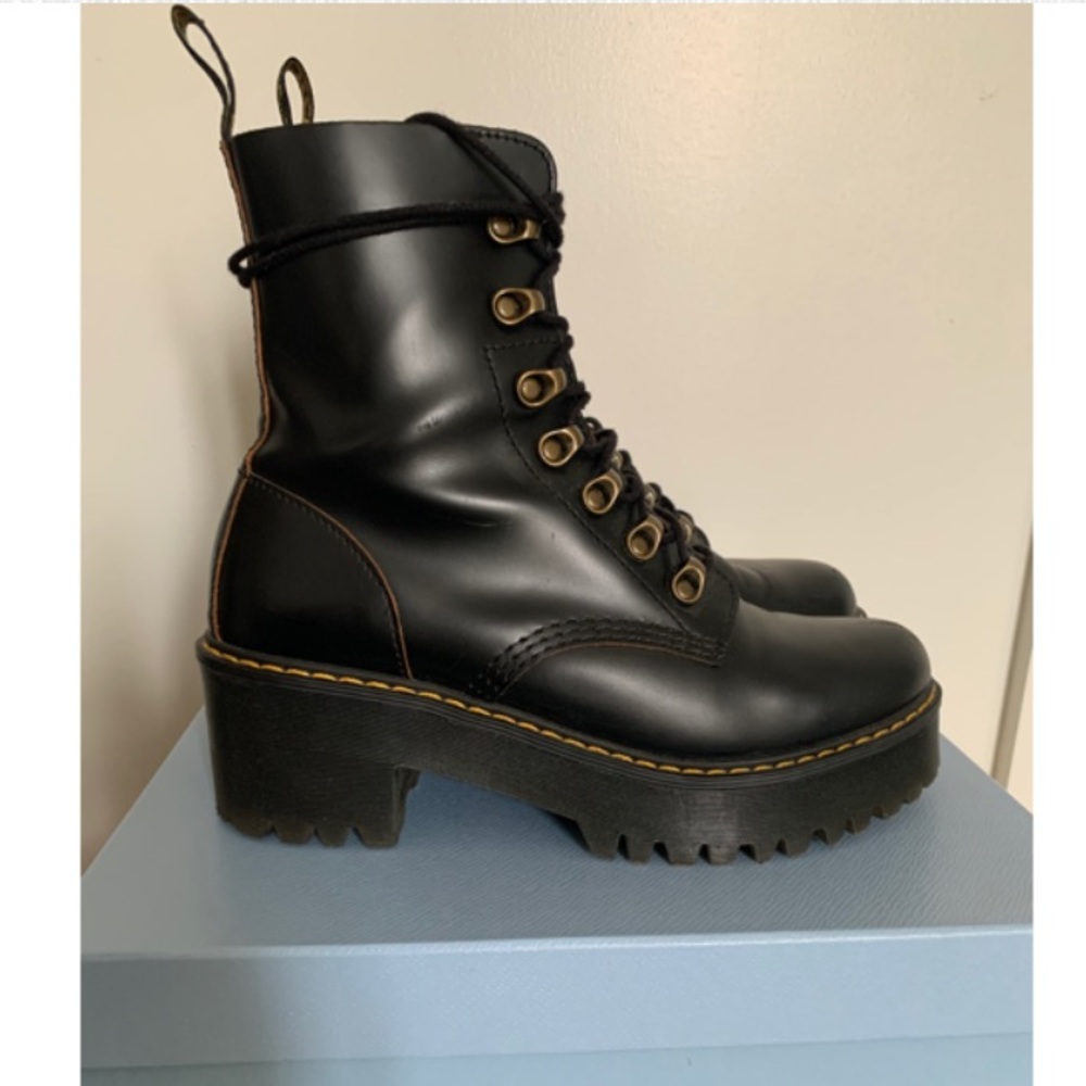 Doc Martens Leona Vintage Smooth Leather Heeled